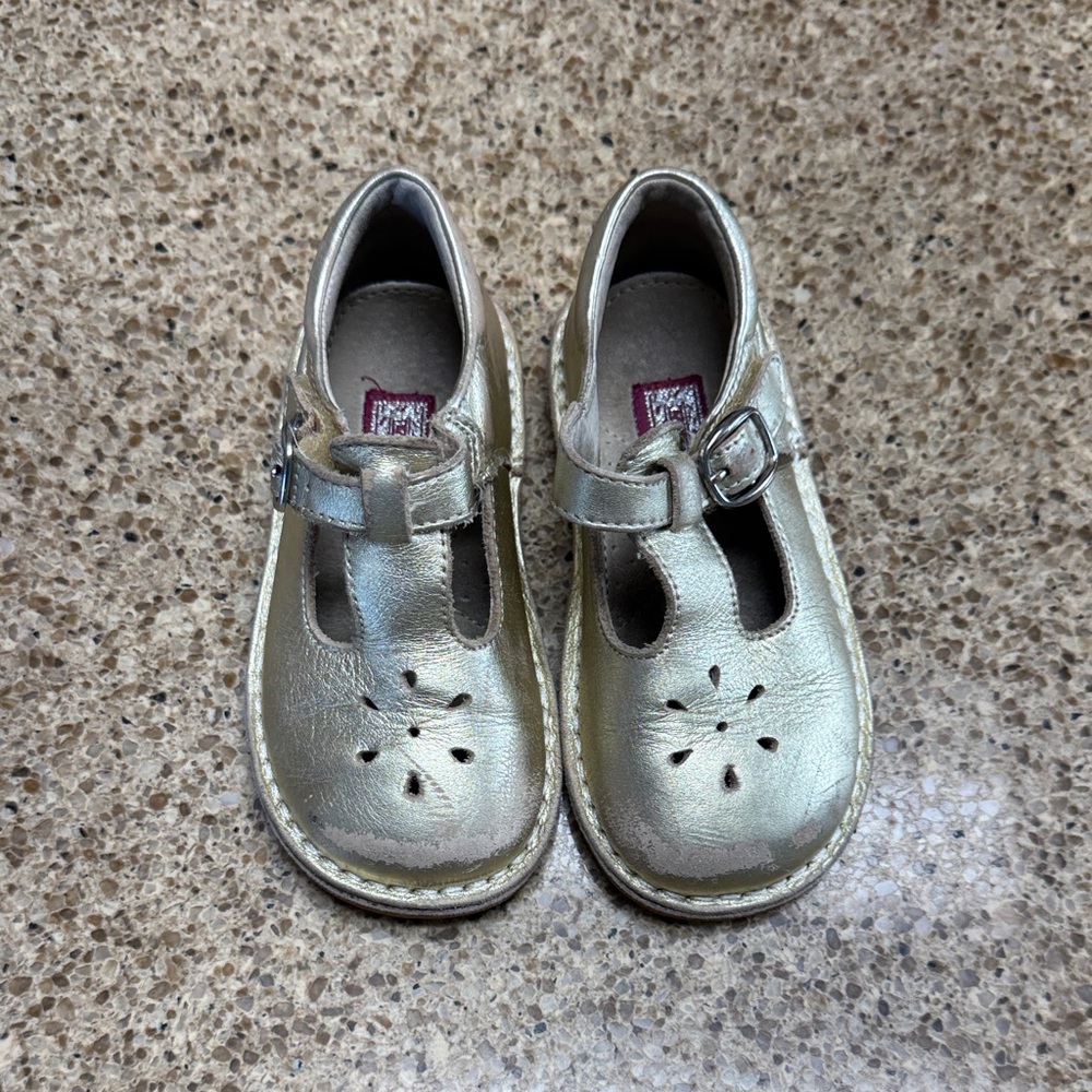 Lamour Stylish Gold Kids Shoes
